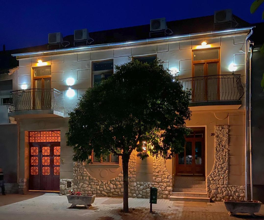Holiday Apartmanhaz Harkány Buitenkant foto