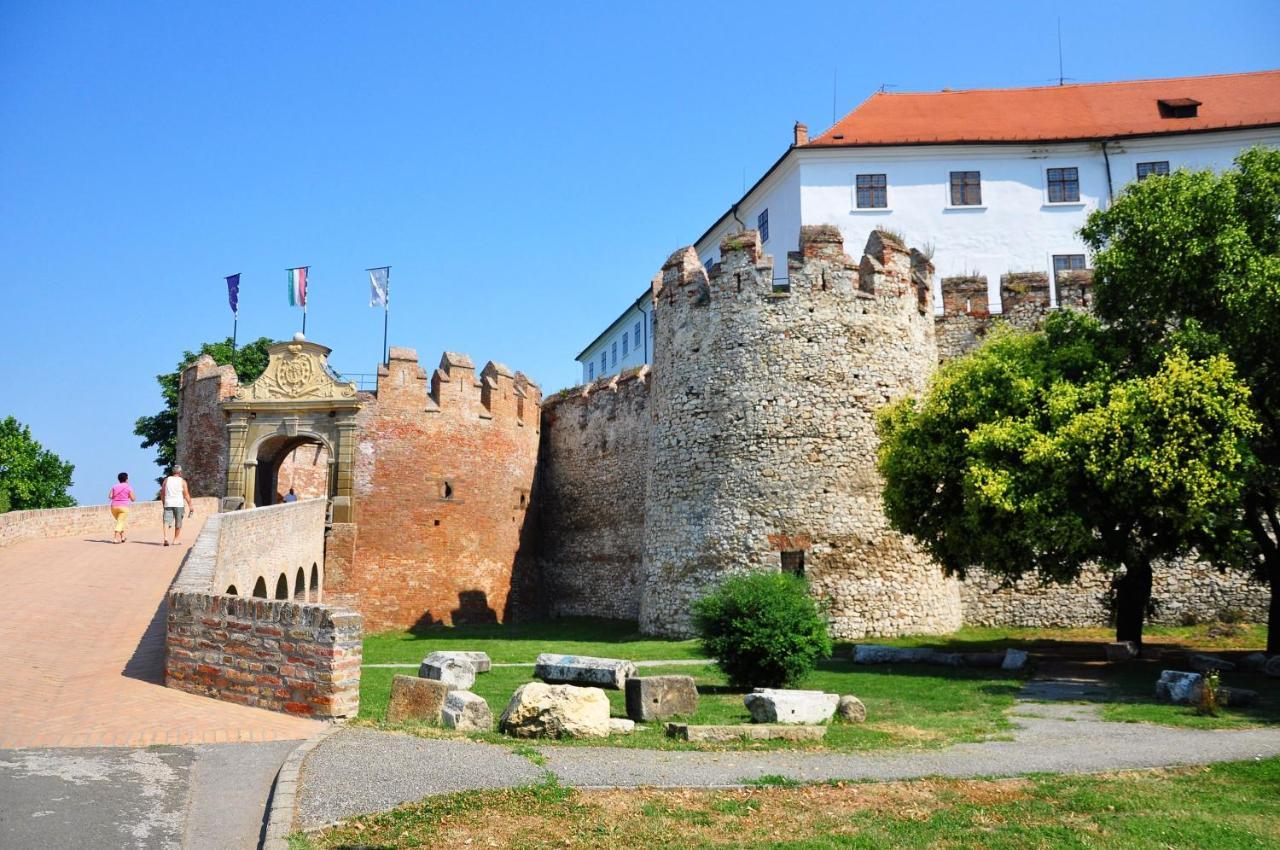 Holiday Apartmanhaz Harkány Buitenkant foto