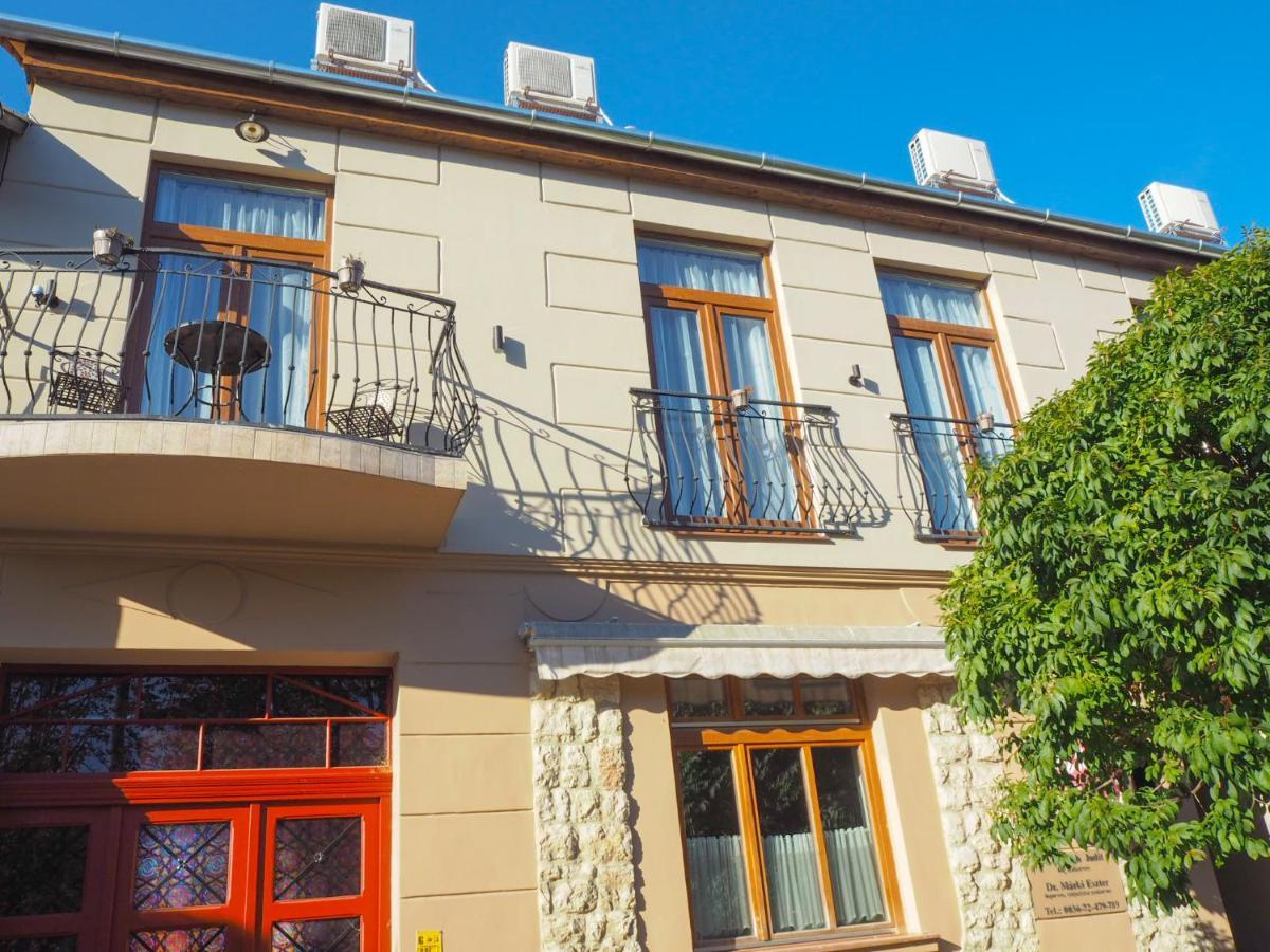 Holiday Apartmanhaz Harkány Buitenkant foto